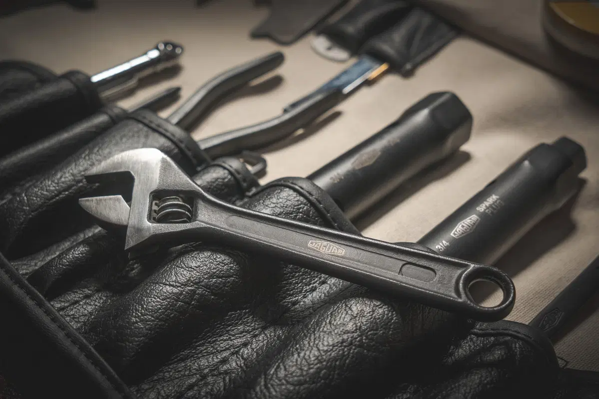 Jaguar ripropone il toolkit originale per la E-Type (6)