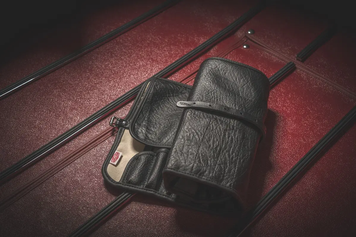 Jaguar ripropone il toolkit originale per la E-Type (4)