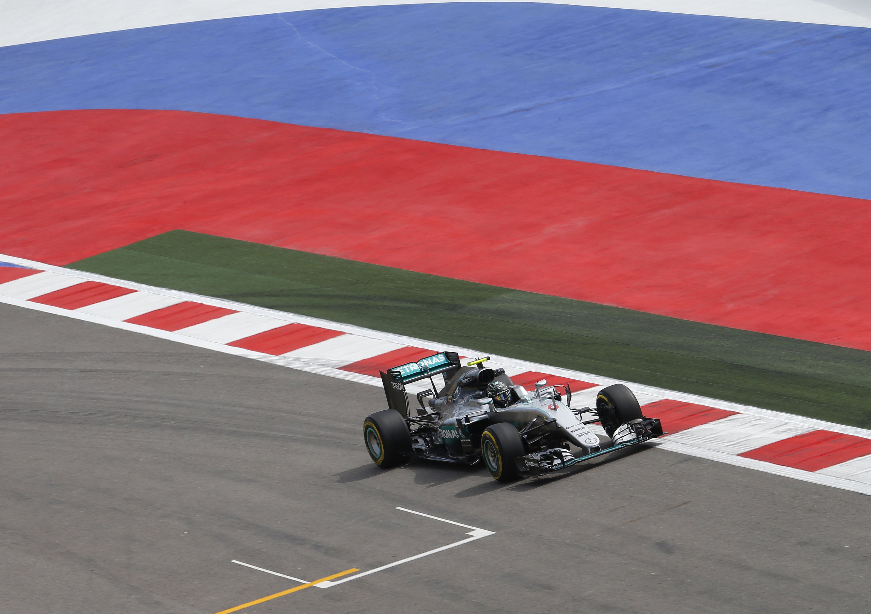 F1, Gp Russia 2016, Rosberg: &laquo;Innegabile la sfortuna dei rivali, ma gli avversari non mancheranno&raquo;