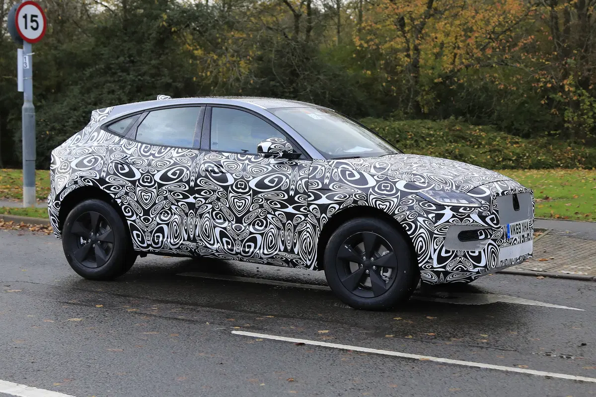 Jaguar E-Pace restyling, le foto spia (7)