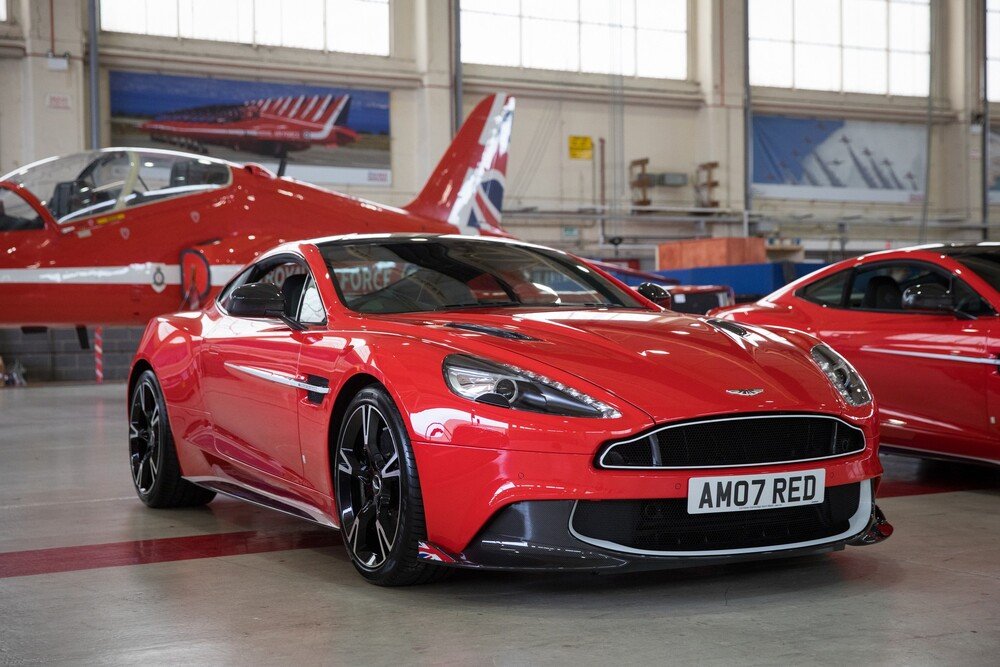 La Aston Martin Vanquish S Red Arrows