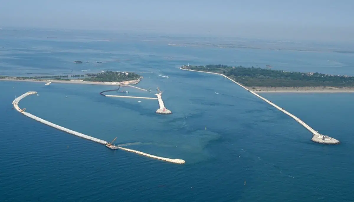 Venezia inondata, ma non solo: nel 2100 potrebbe sparire un’area grande quanto la Liguria (7)