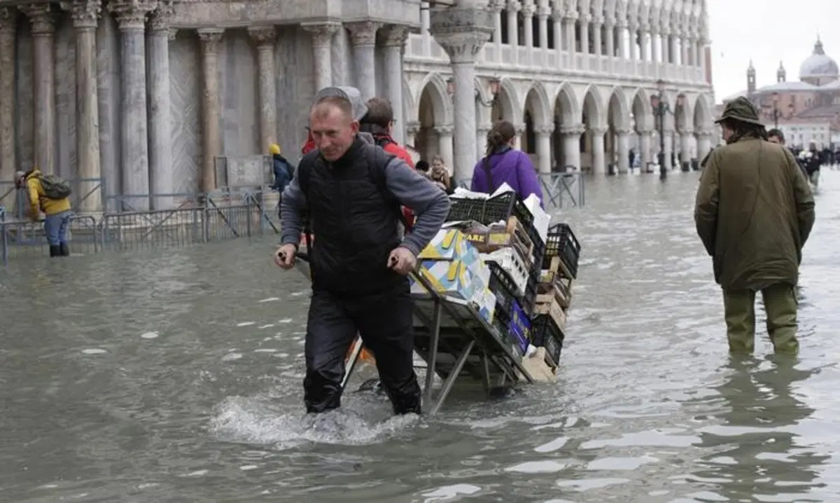 Venezia inondata, ma non solo: nel 2100 potrebbe sparire un’area grande quanto la Liguria (14)