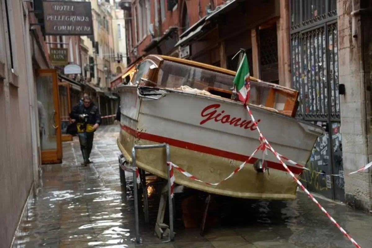 Venezia inondata, ma non solo: nel 2100 potrebbe sparire un’area grande quanto la Liguria (17)
