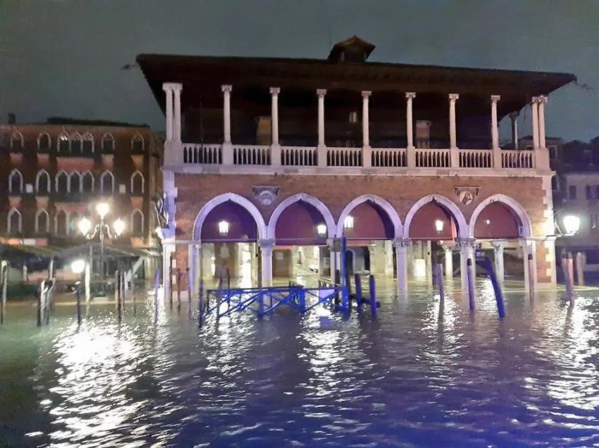 Venezia inondata, ma non solo: nel 2100 potrebbe sparire un’area grande quanto la Liguria (23)