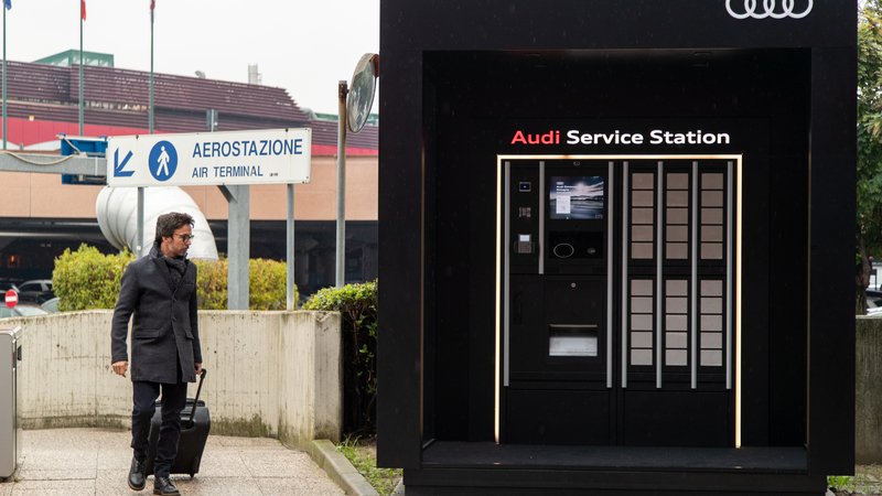 Manutenzioni e tagliandi mentre si viaggia in aereo: Audi Service Station in aeroporto a Bologna