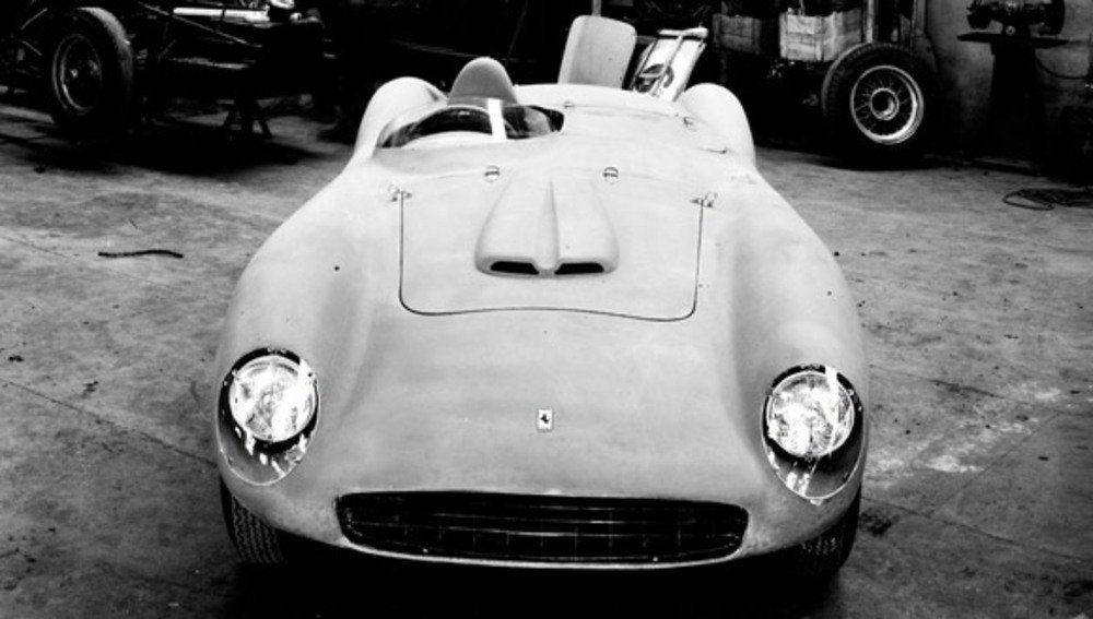 La 750 Monza del 1954, prima Rossa con nome di citt&agrave;. Era un prototipo da gara