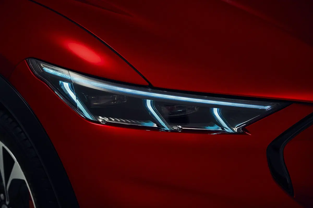 Ford Mustang Mach-E: foto e dati del nuovo SUV elettrico sportivo (2)