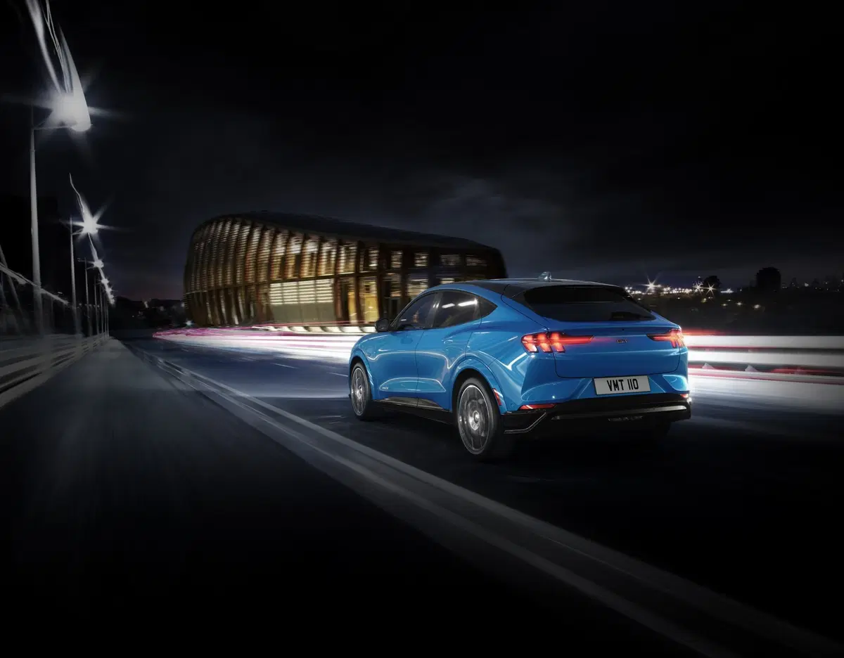Ford Mustang Mach-E: foto e dati del nuovo SUV elettrico sportivo (5)