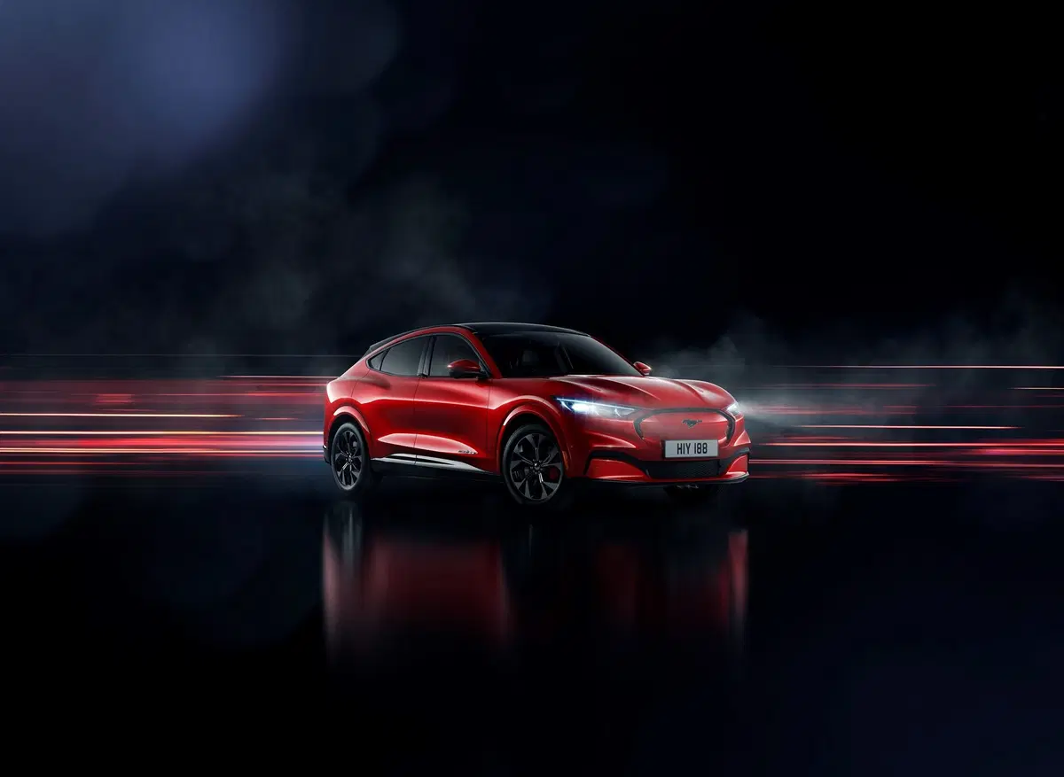 Ford Mustang Mach-E: foto e dati del nuovo SUV elettrico sportivo (10)