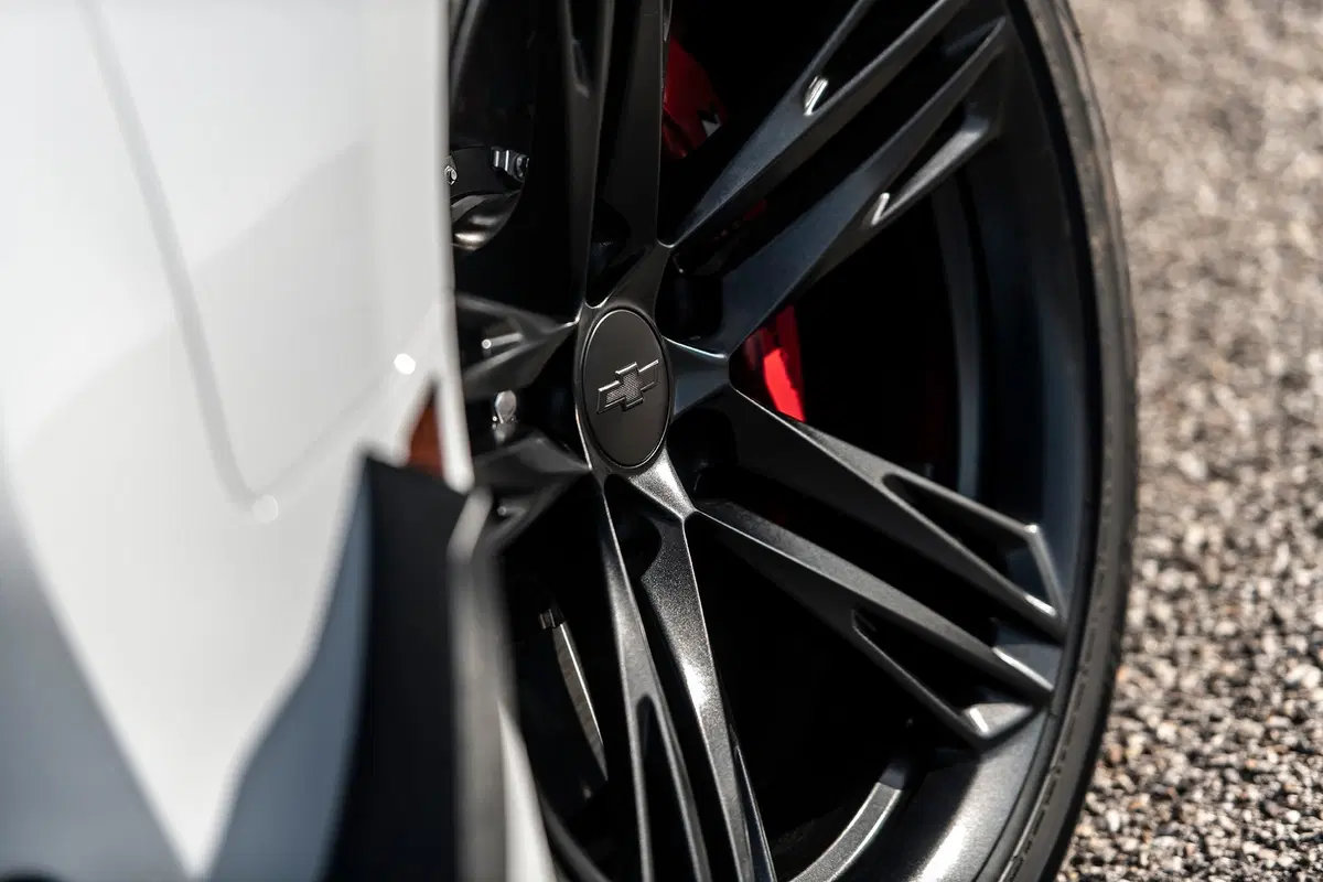 Chevrolet Camaro: motore Corvette ZR1 e ben 1.200 CV di potenza (16)