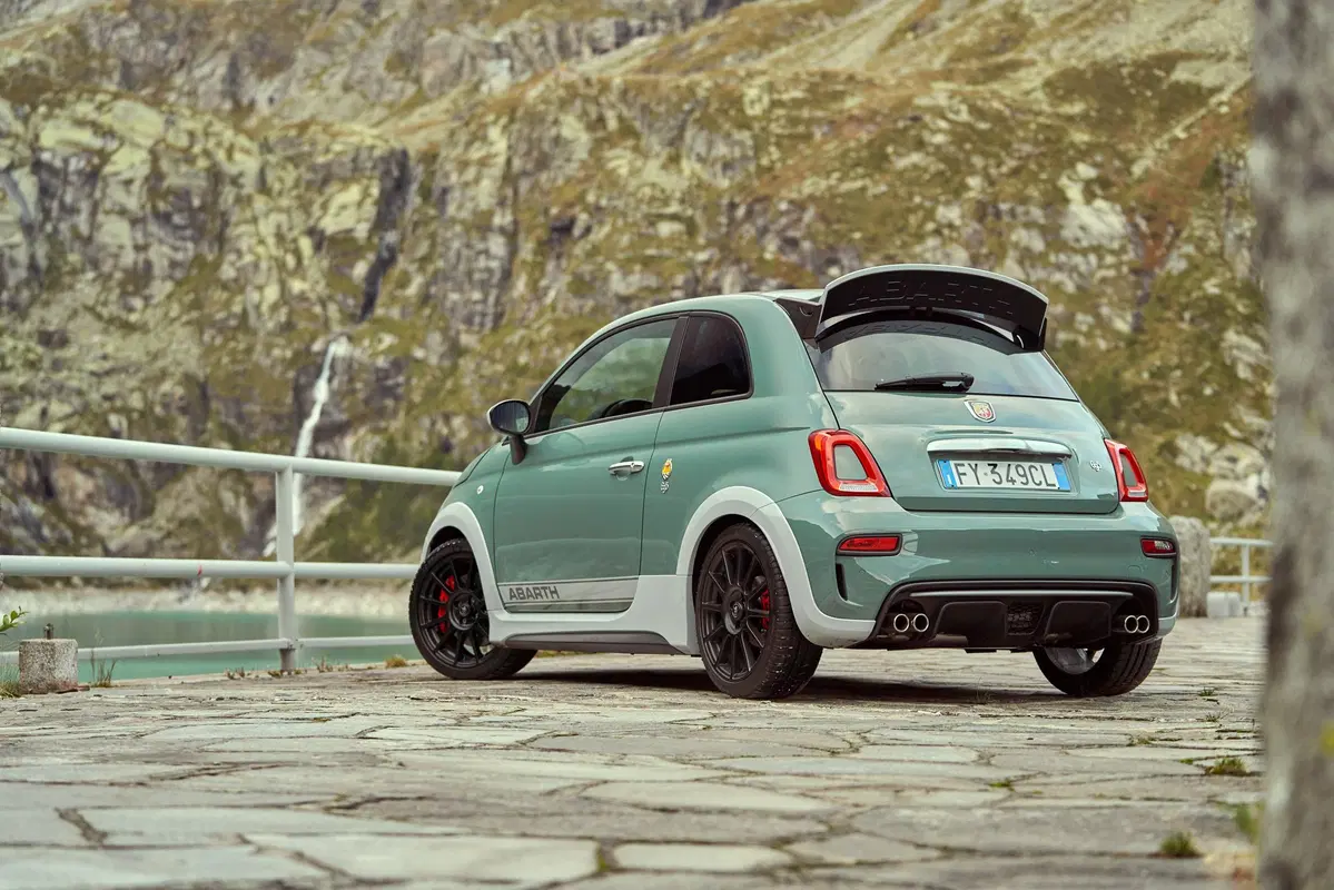 Abarth 695 70° Anniversario, la speciale per il compleanno dello Scorpione 