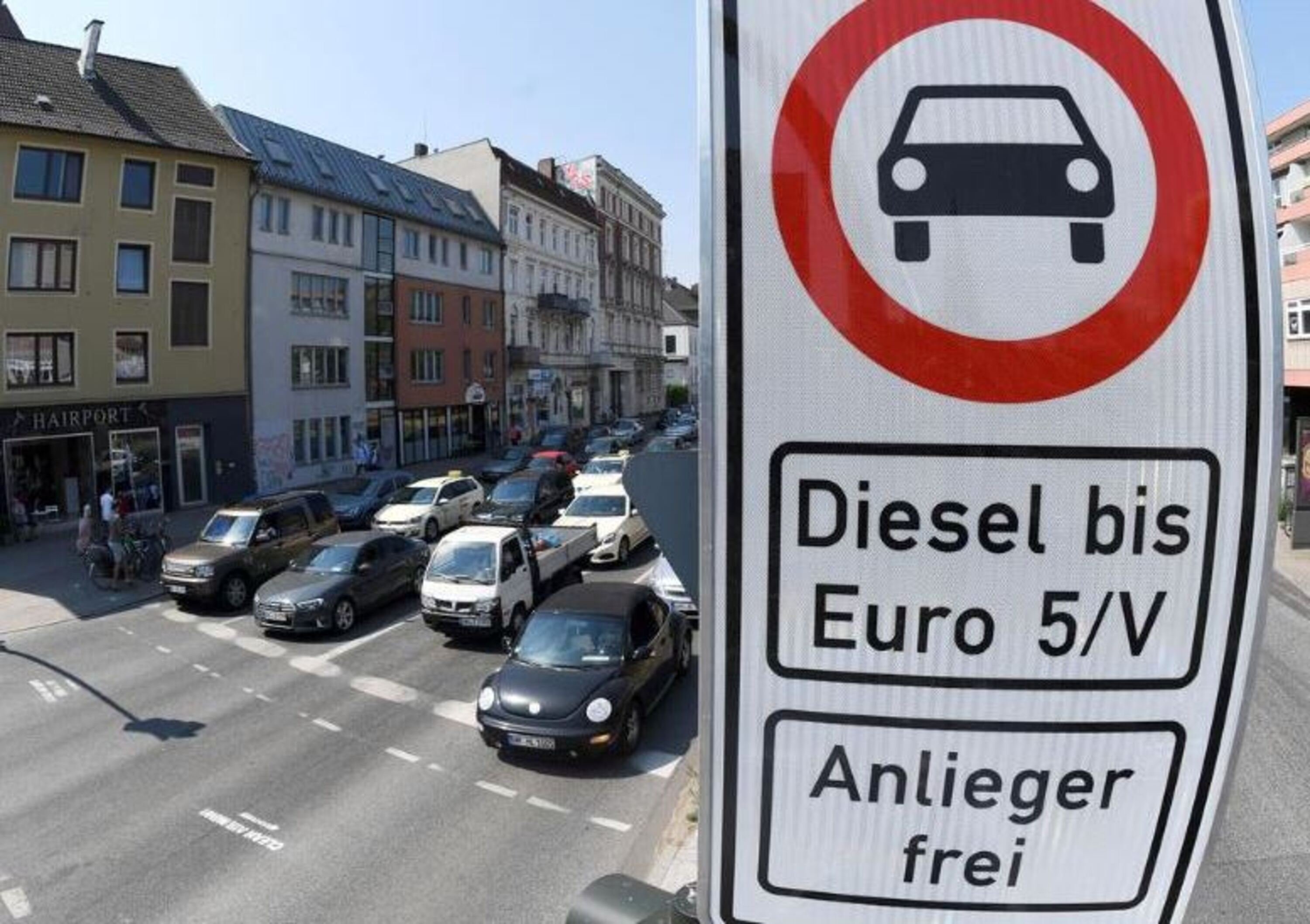 Diesel: Corte UE, niente carcere a chi non vieta le auto a gasolio