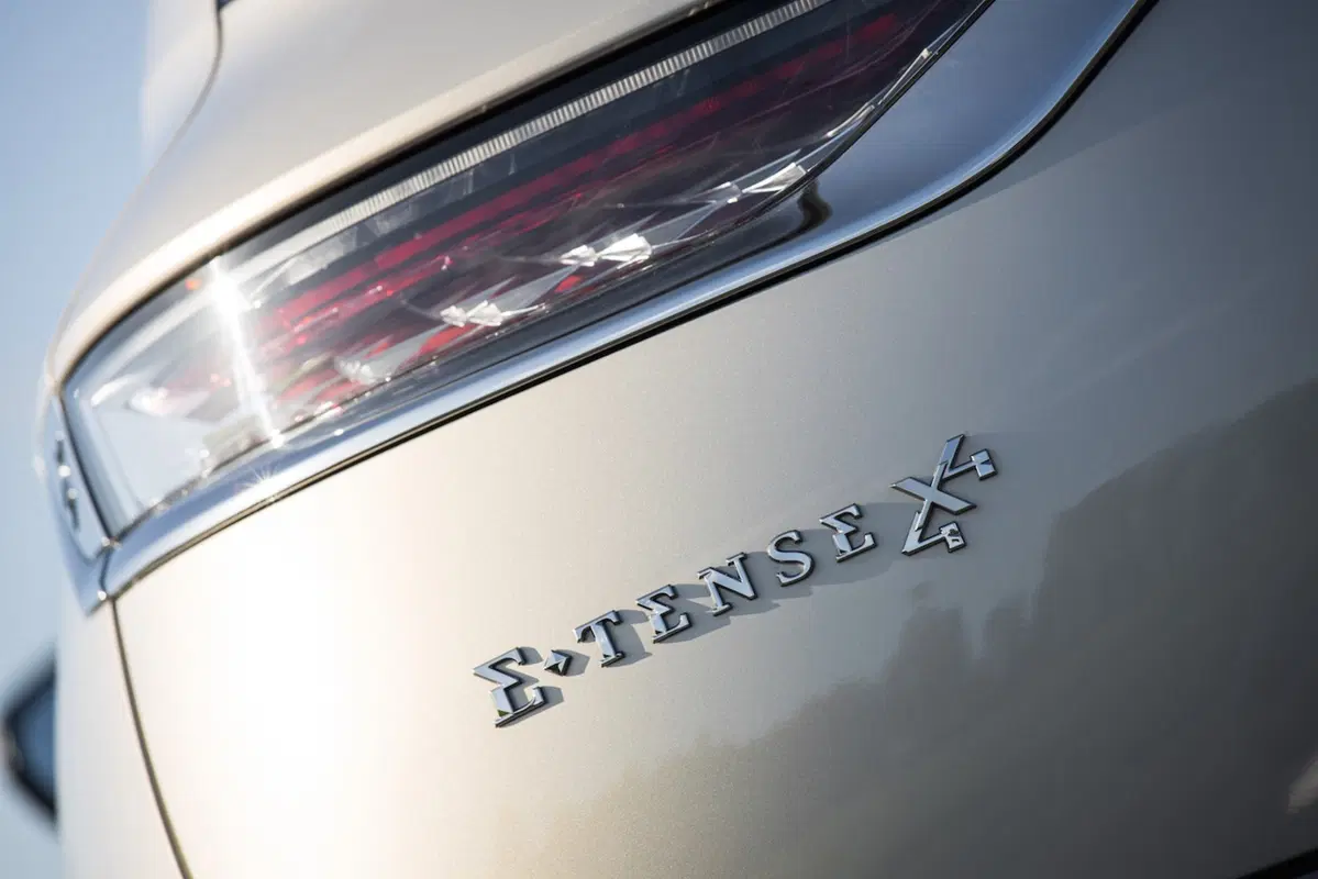 DS 7 Crossback E-Tense 4x4: con lo smoking nel fango (4)