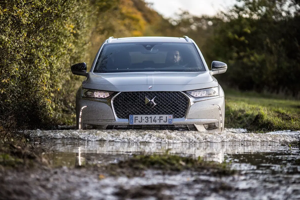 DS 7 Crossback E-Tense 4x4: con lo smoking nel fango (10)