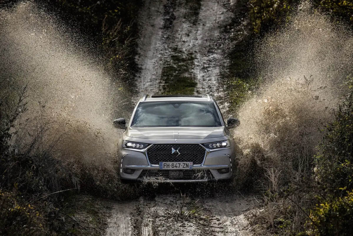 DS 7 Crossback E-Tense 4x4: con lo smoking nel fango (11)