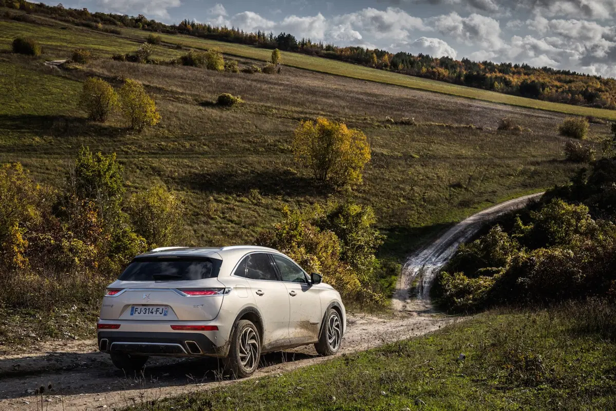 DS 7 Crossback E-Tense 4x4: con lo smoking nel fango (14)