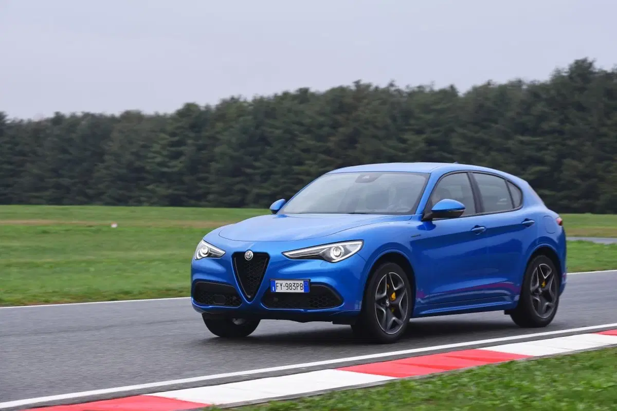 Alfa Romeo Stelvio: più tecnologia con il my 2020 (23)