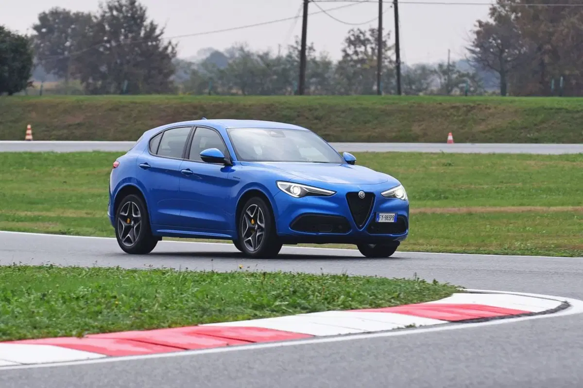 Alfa Romeo Stelvio: più tecnologia con il my 2020 (32)