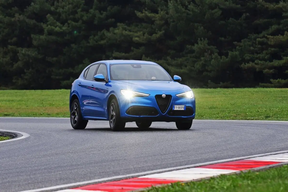 Alfa Romeo Stelvio: più tecnologia con il my 2020 (34)