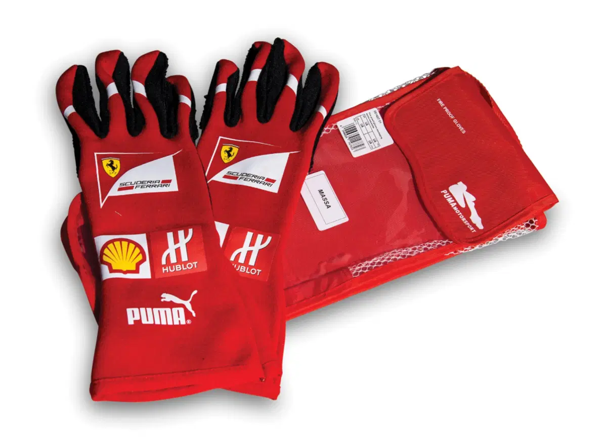 Asta di cimeli Formula 1: dal casco di Senna alla tuta Ferrari di Schumacher e tanto altro (7)