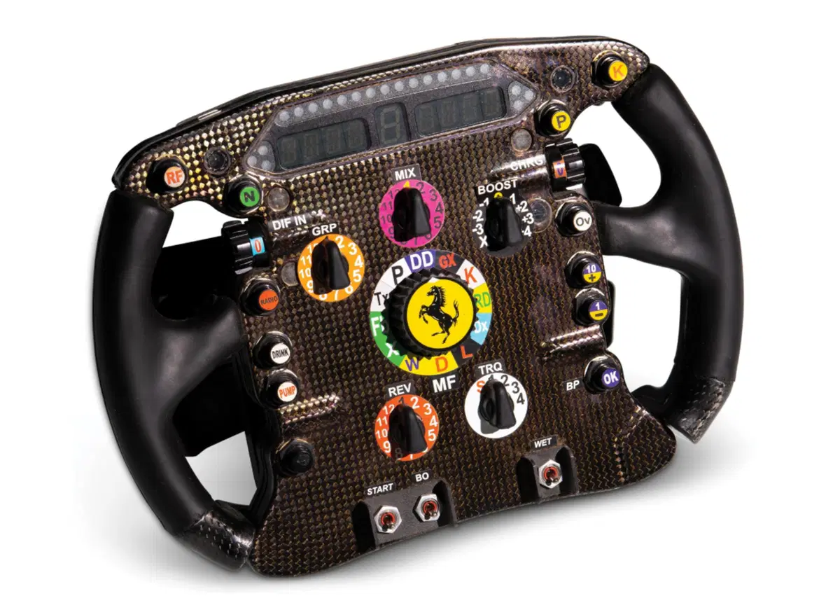 Asta di cimeli Formula 1: dal casco di Senna alla tuta Ferrari di Schumacher e tanto altro (9)