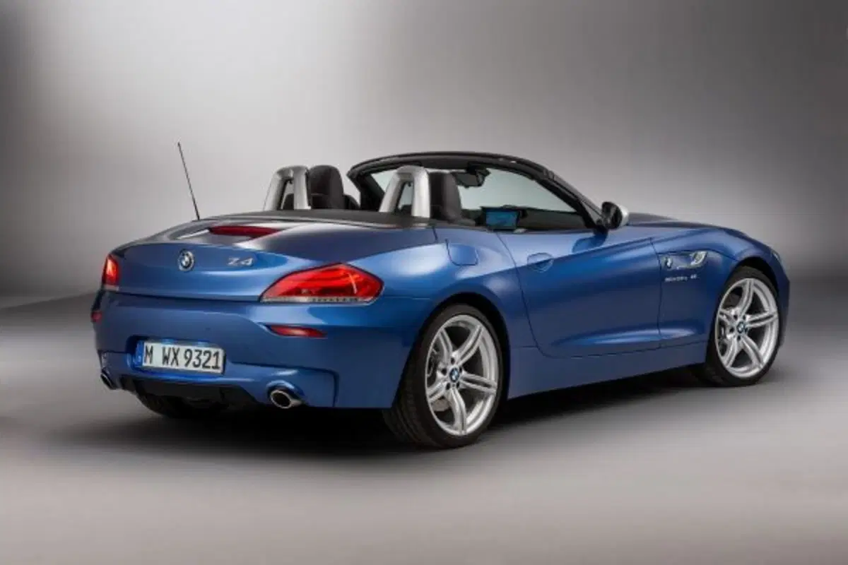 Quale comprare, Confronto: Mercedes SLC 200 Sport Vs BMW Z4 sDrive 20i (5)