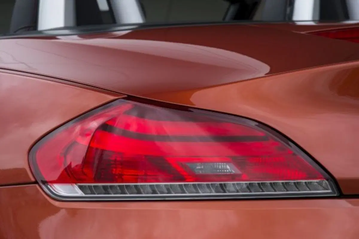 Quale comprare, Confronto: Mercedes SLC 200 Sport Vs BMW Z4 sDrive 20i (9)