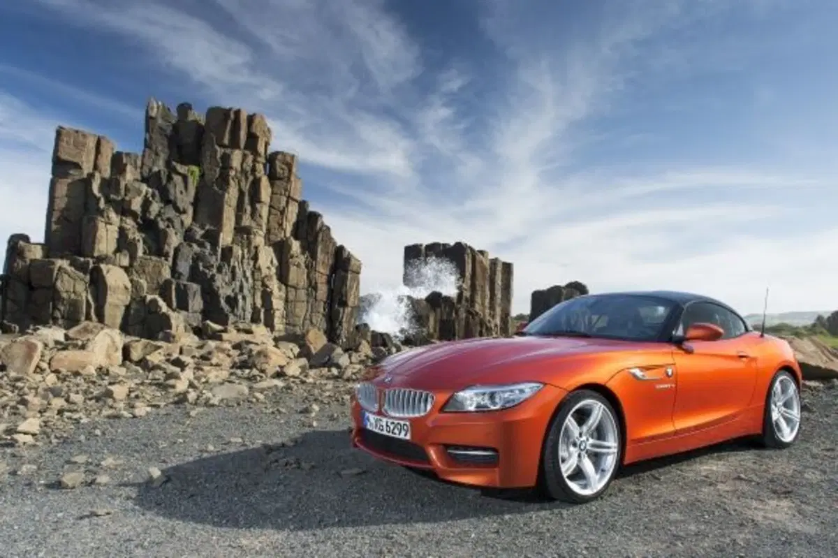 Quale comprare, Confronto: Mercedes SLC 200 Sport Vs BMW Z4 sDrive 20i (15)