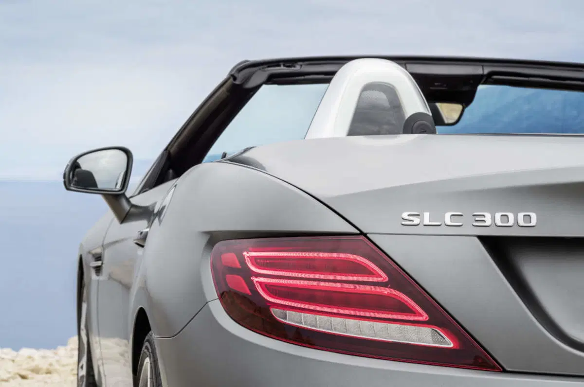 Quale comprare, Confronto: Mercedes SLC 200 Sport Vs BMW Z4 sDrive 20i (10)