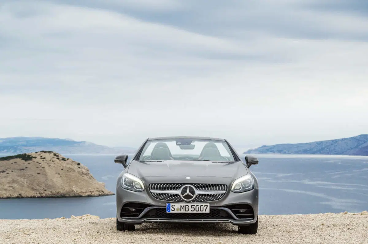 Quale comprare, Confronto: Mercedes SLC 200 Sport Vs BMW Z4 sDrive 20i (8)