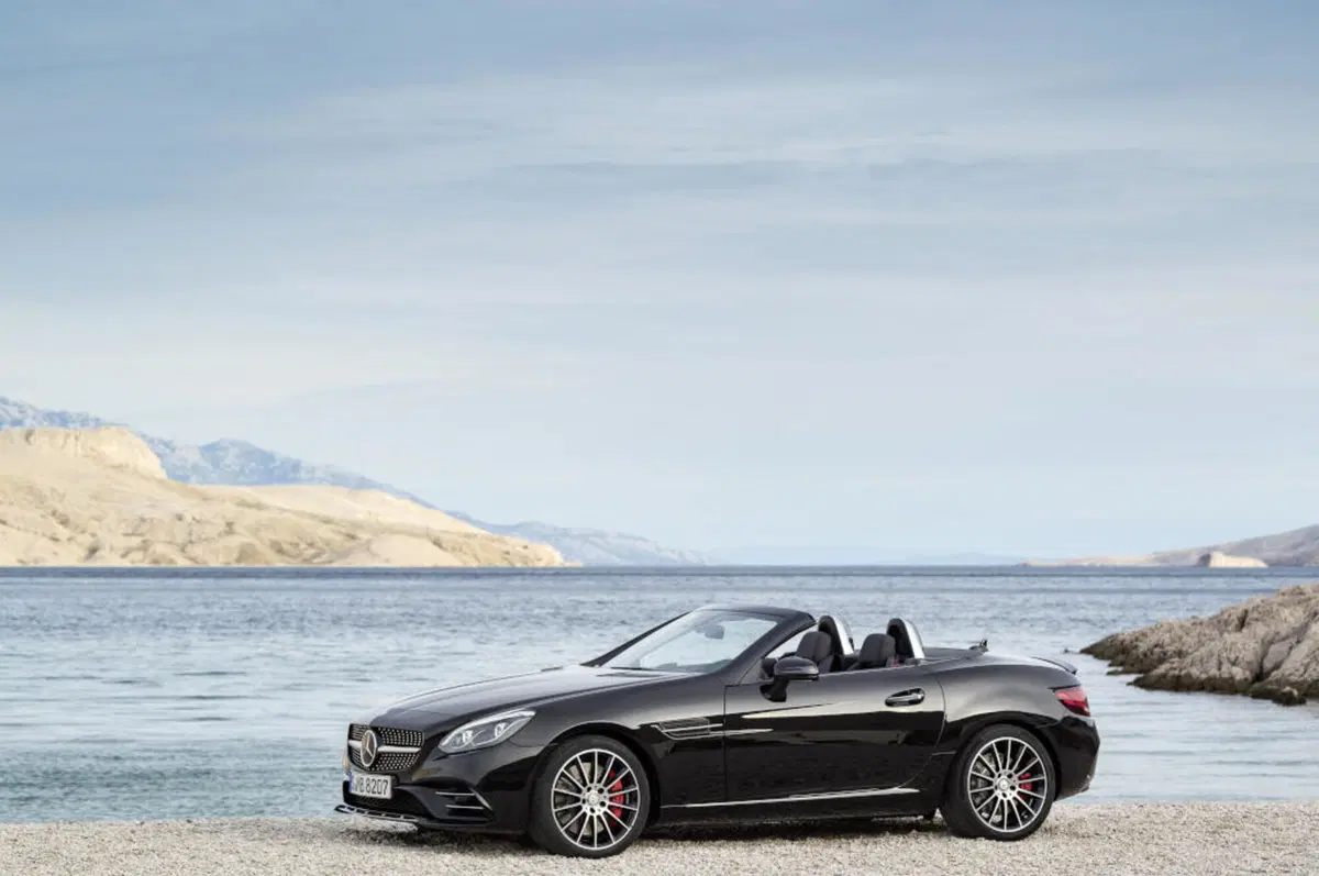 Quale comprare, Confronto: Mercedes SLC 200 Sport Vs BMW Z4 sDrive 20i (16)