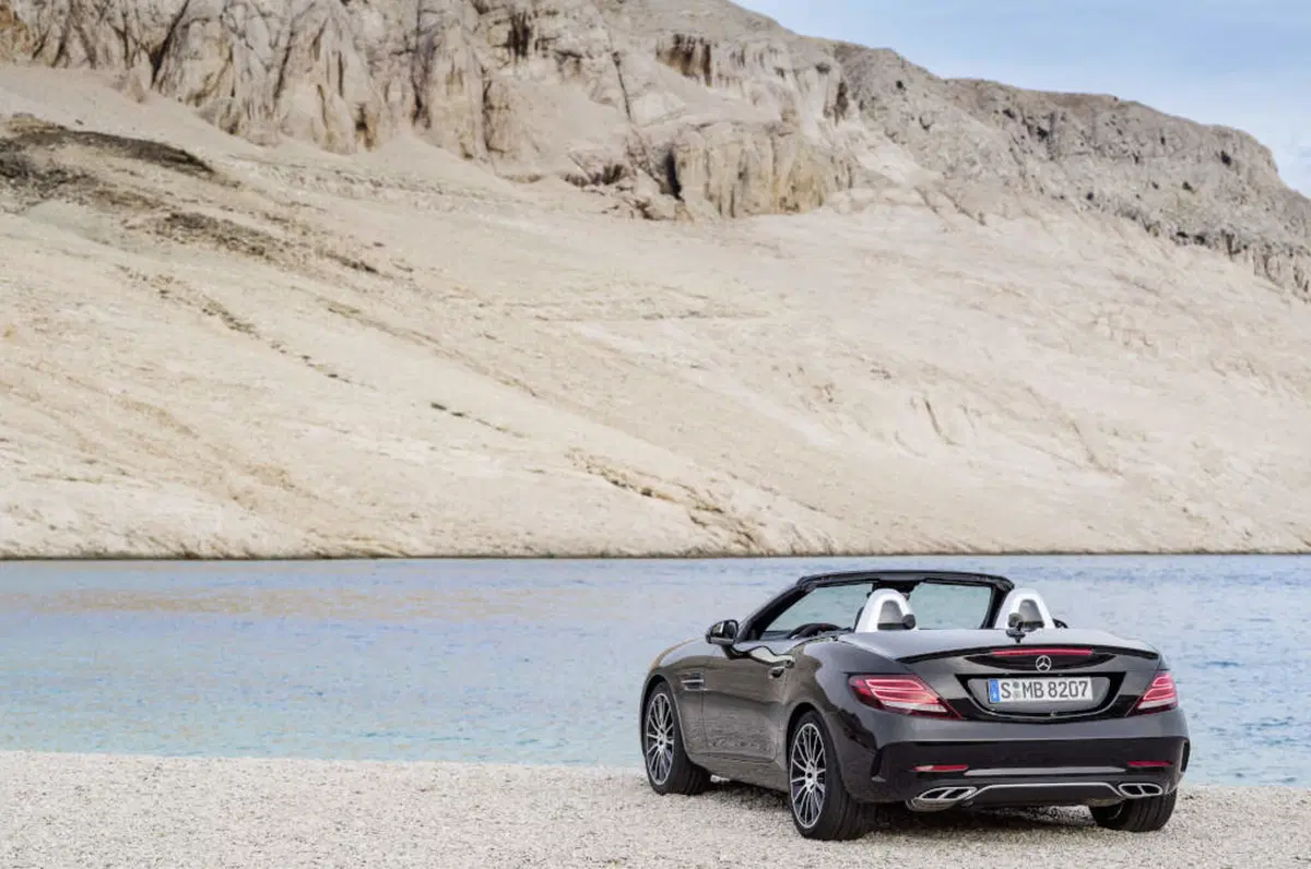 Quale comprare, Confronto: Mercedes SLC 200 Sport Vs BMW Z4 sDrive 20i (24)