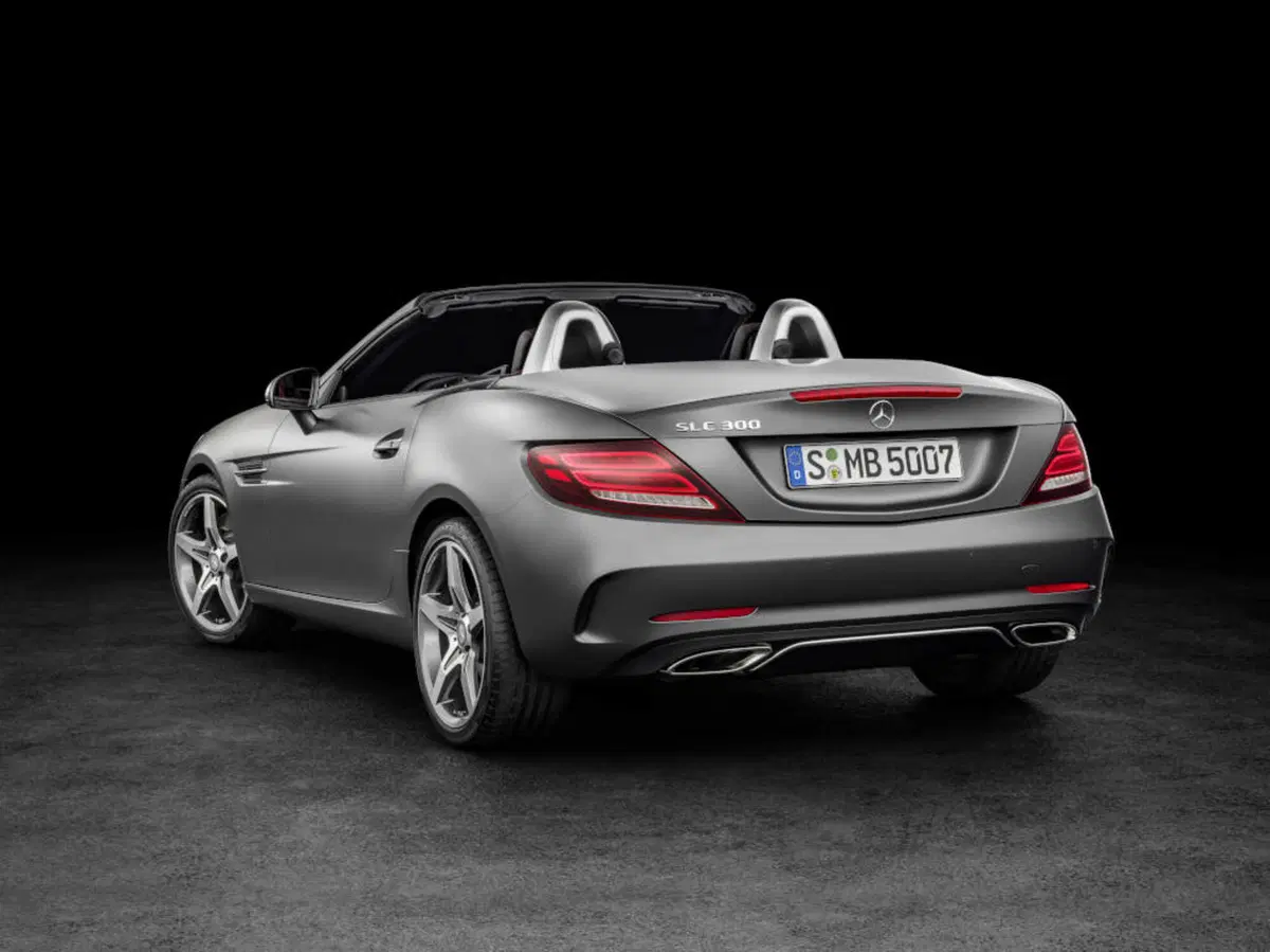 Quale comprare, Confronto: Mercedes SLC 200 Sport Vs BMW Z4 sDrive 20i (4)
