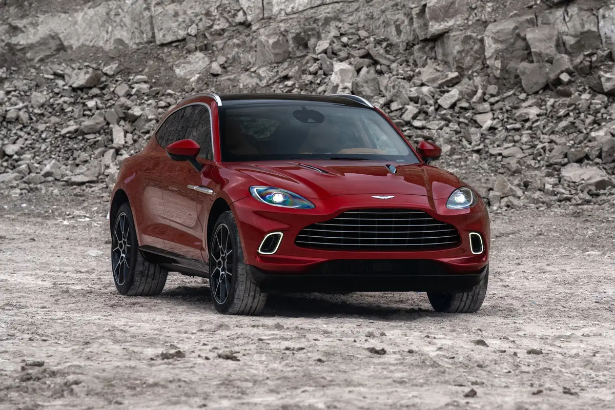 Aston Martin DBX, tolti i veli al primo SUV della casa di Gaydon (3)