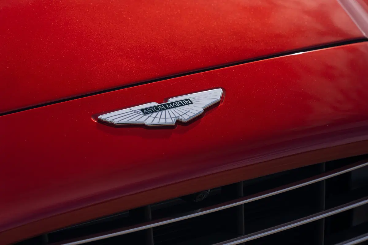 Aston Martin DBX, tolti i veli al primo SUV della casa di Gaydon (7)