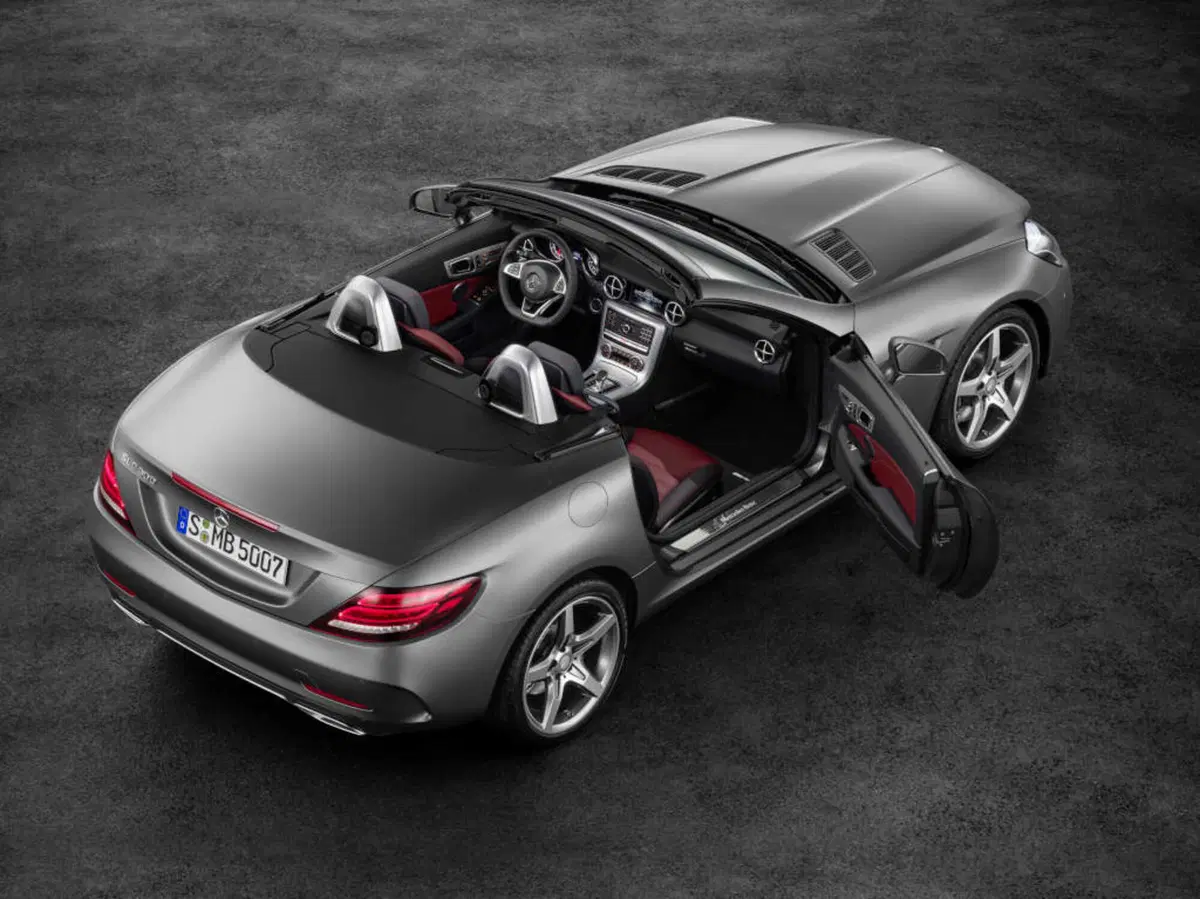 Quale comprare, Confronto: Mercedes SLC 200 Sport Vs BMW Z4 sDrive 20i (12)