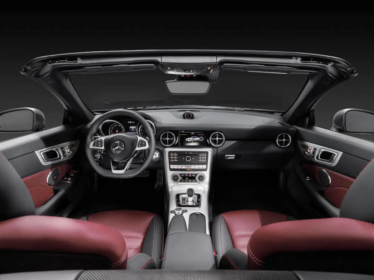 Quale comprare, Confronto: Mercedes SLC 200 Sport Vs BMW Z4 sDrive 20i (4)