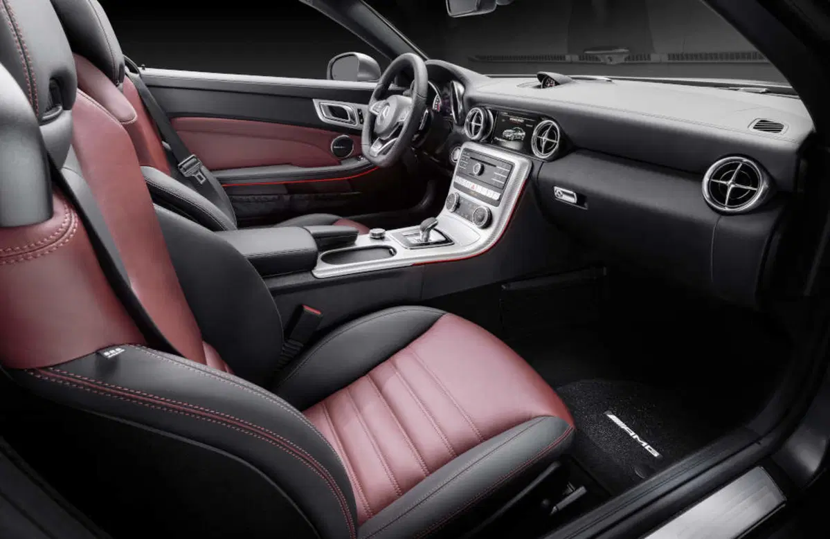 Quale comprare, Confronto: Mercedes SLC 200 Sport Vs BMW Z4 sDrive 20i (10)