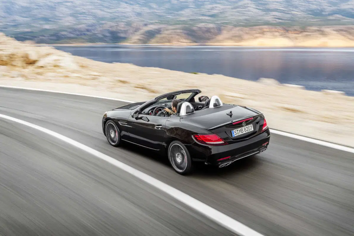 Quale comprare, Confronto: Mercedes SLC 200 Sport Vs BMW Z4 sDrive 20i (2)