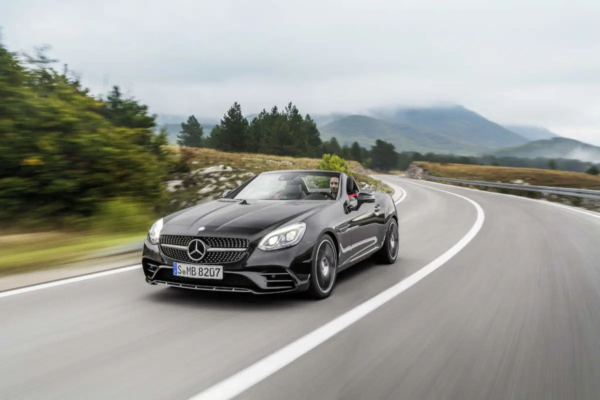 Quale comprare, Confronto: Mercedes SLC 200 Sport Vs BMW Z4 sDrive 20i (4)
