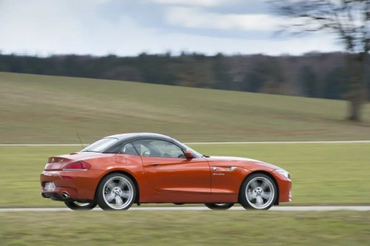 Quale comprare, Confronto: Mercedes SLC 200 Sport Vs BMW Z4 sDrive 20i