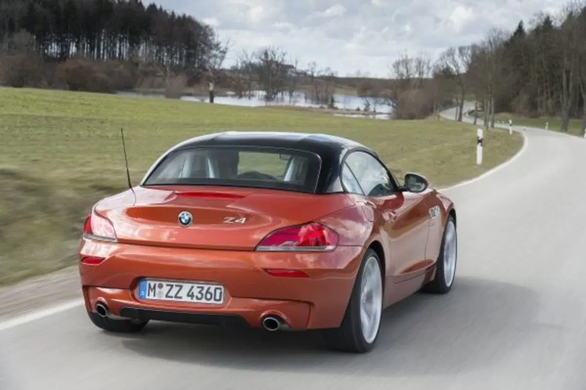 Quale comprare, Confronto: Mercedes SLC 200 Sport Vs BMW Z4 sDrive 20i (3)