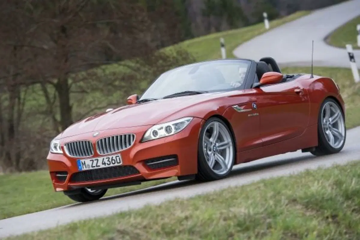 Quale comprare, Confronto: Mercedes SLC 200 Sport Vs BMW Z4 sDrive 20i (5)