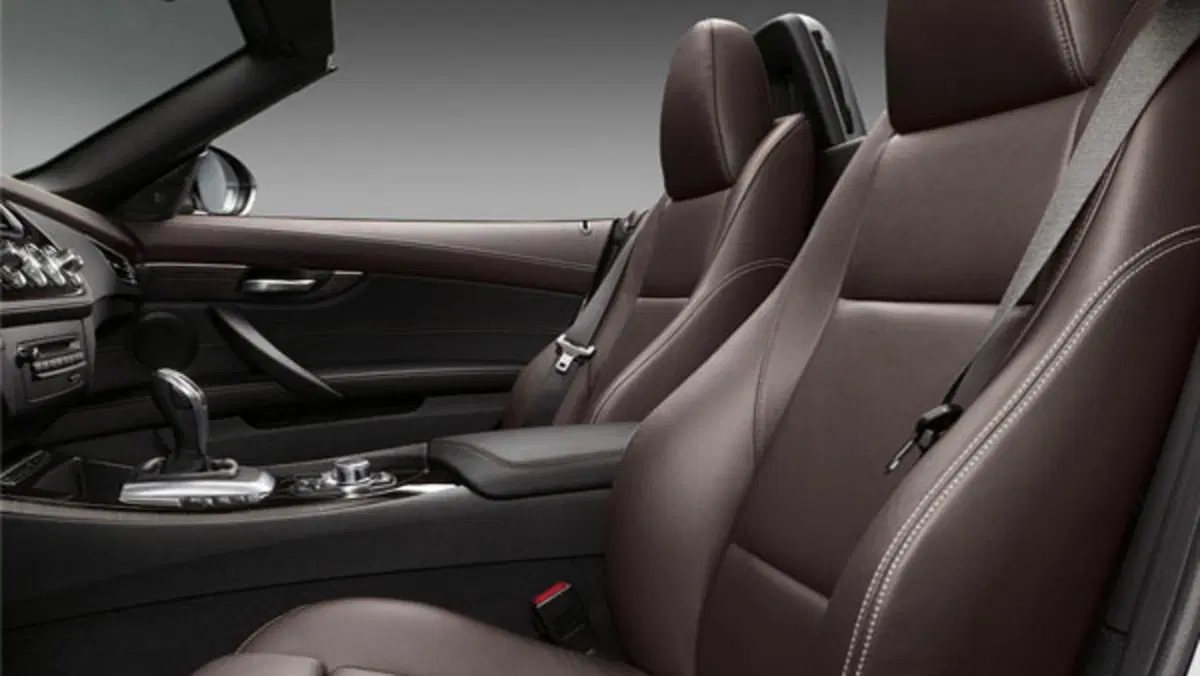 Quale comprare, Confronto: Mercedes SLC 200 Sport Vs BMW Z4 sDrive 20i (7)