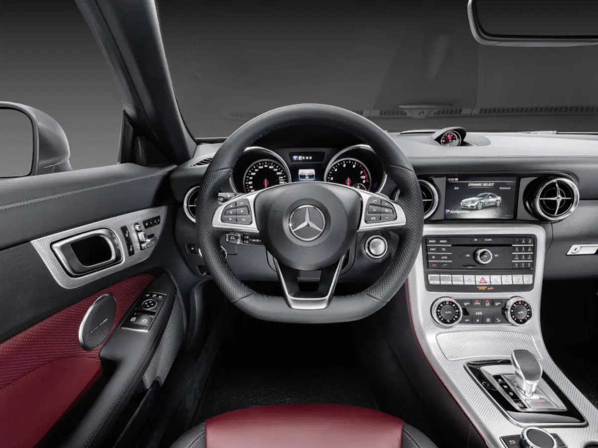Quale comprare, Confronto: Mercedes SLC 200 Sport Vs BMW Z4 sDrive 20i (3)