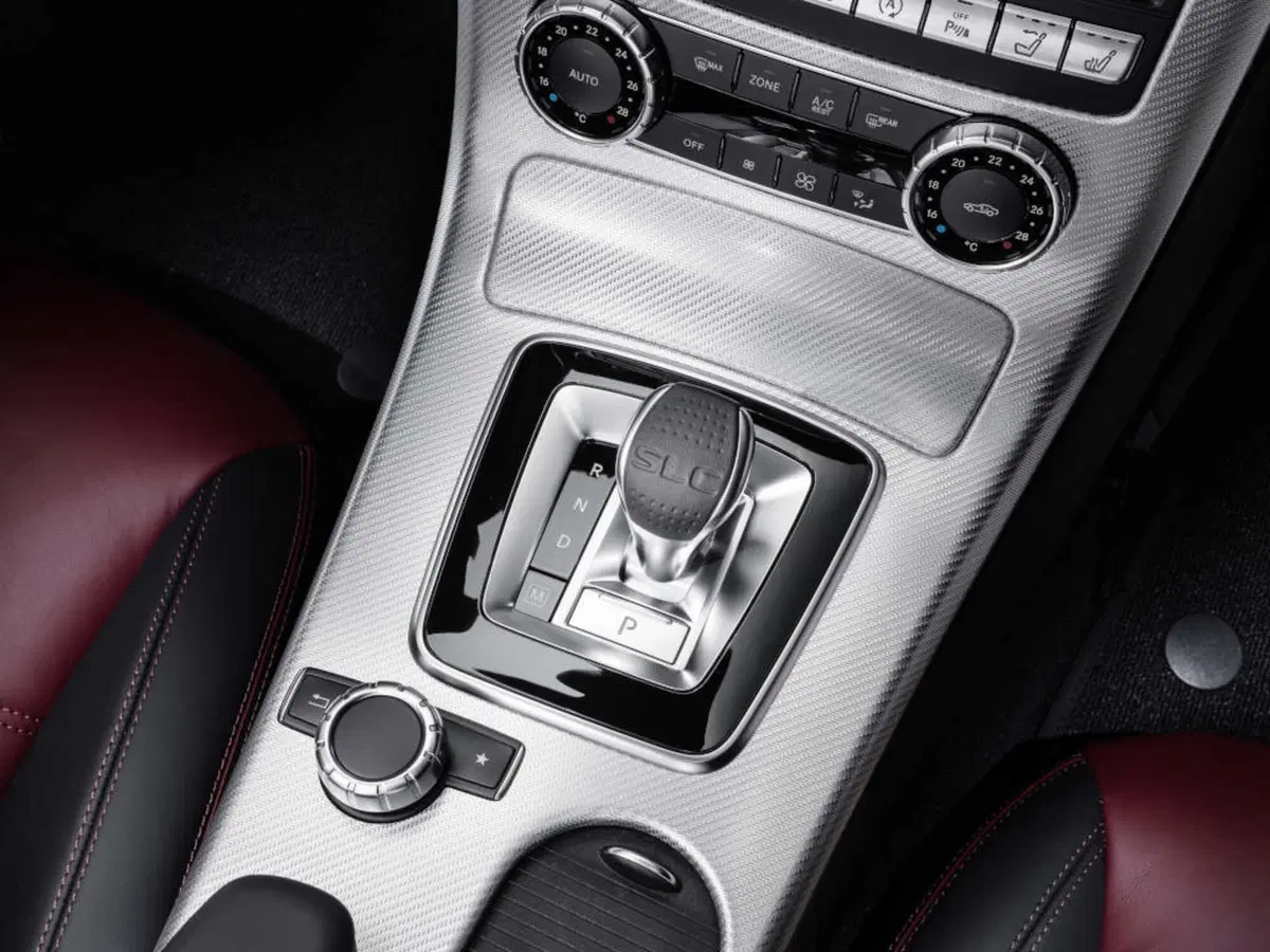 Quale comprare, Confronto: Mercedes SLC 200 Sport Vs BMW Z4 sDrive 20i (5)