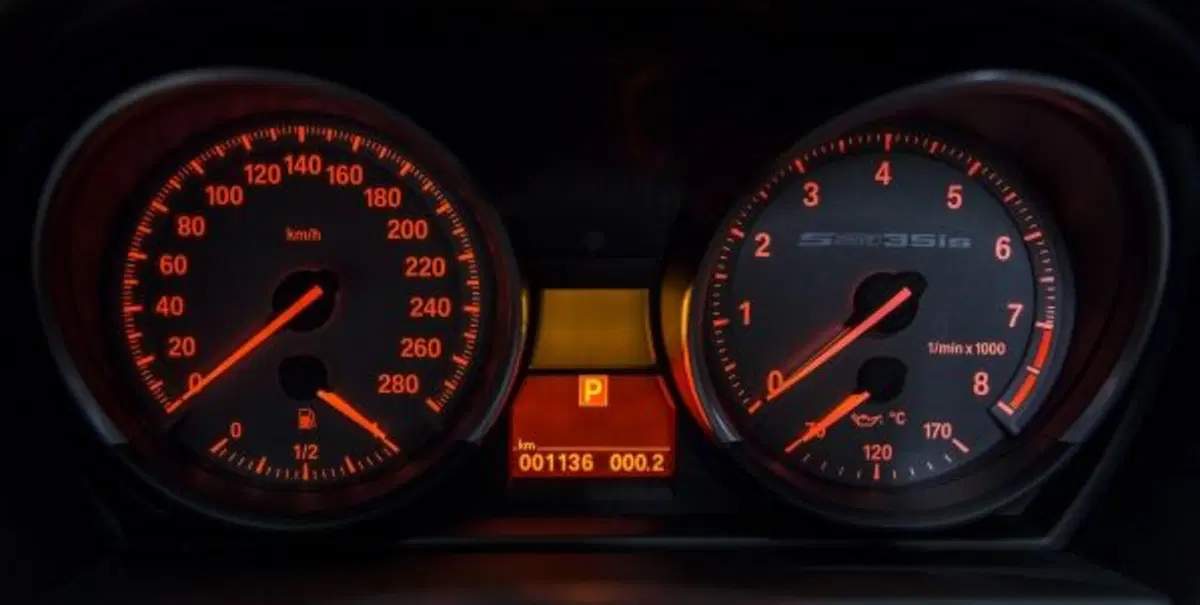 Quale comprare, Confronto: Mercedes SLC 200 Sport Vs BMW Z4 sDrive 20i (10)