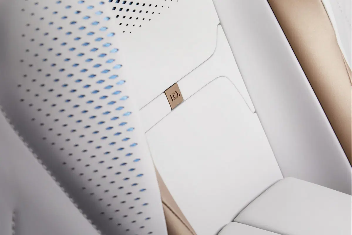 Volkswagen ID. Space Vizzion: svelata a Los Angeles 2019 (15)