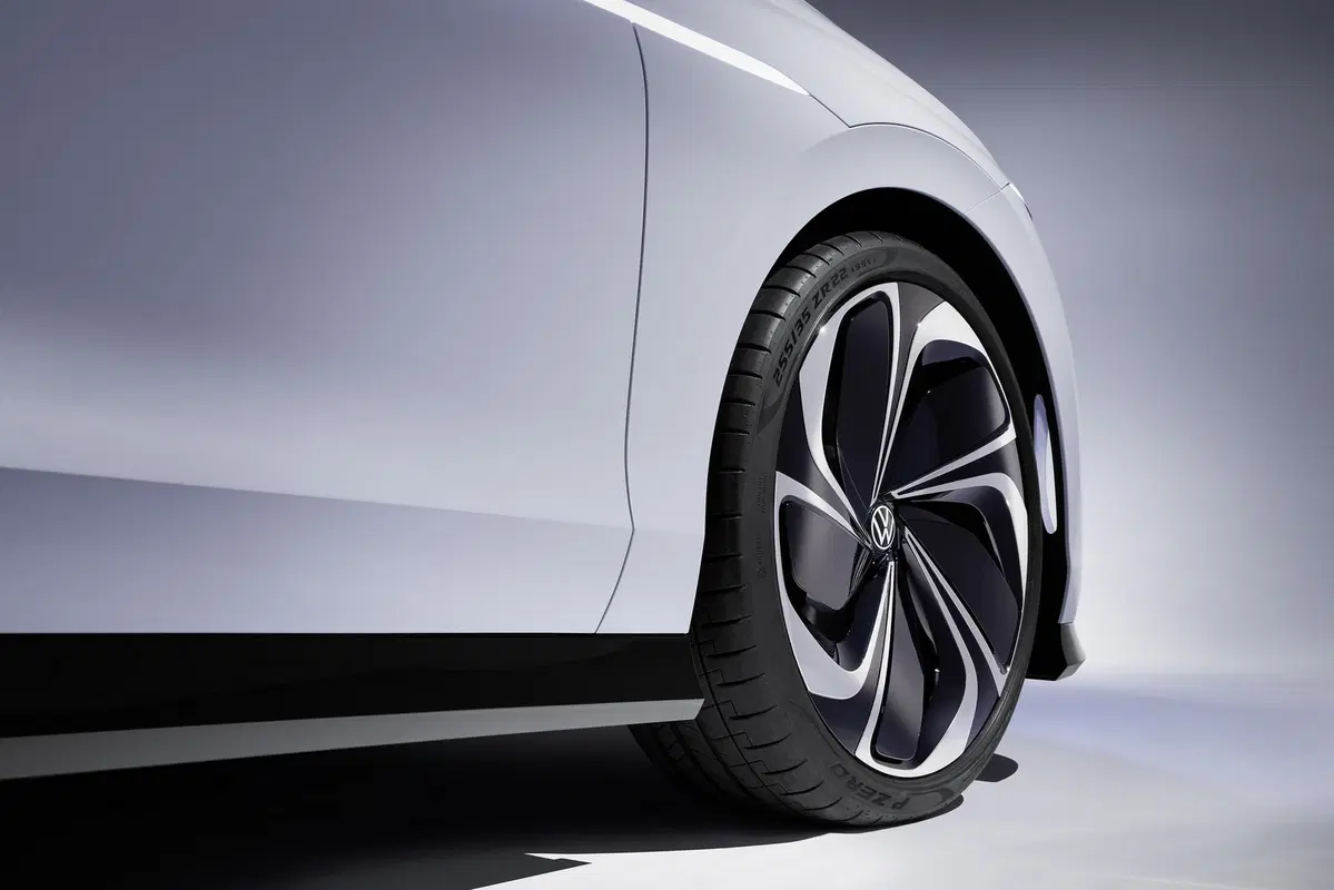 Volkswagen ID. Space Vizzion: svelata a Los Angeles 2019 (19)